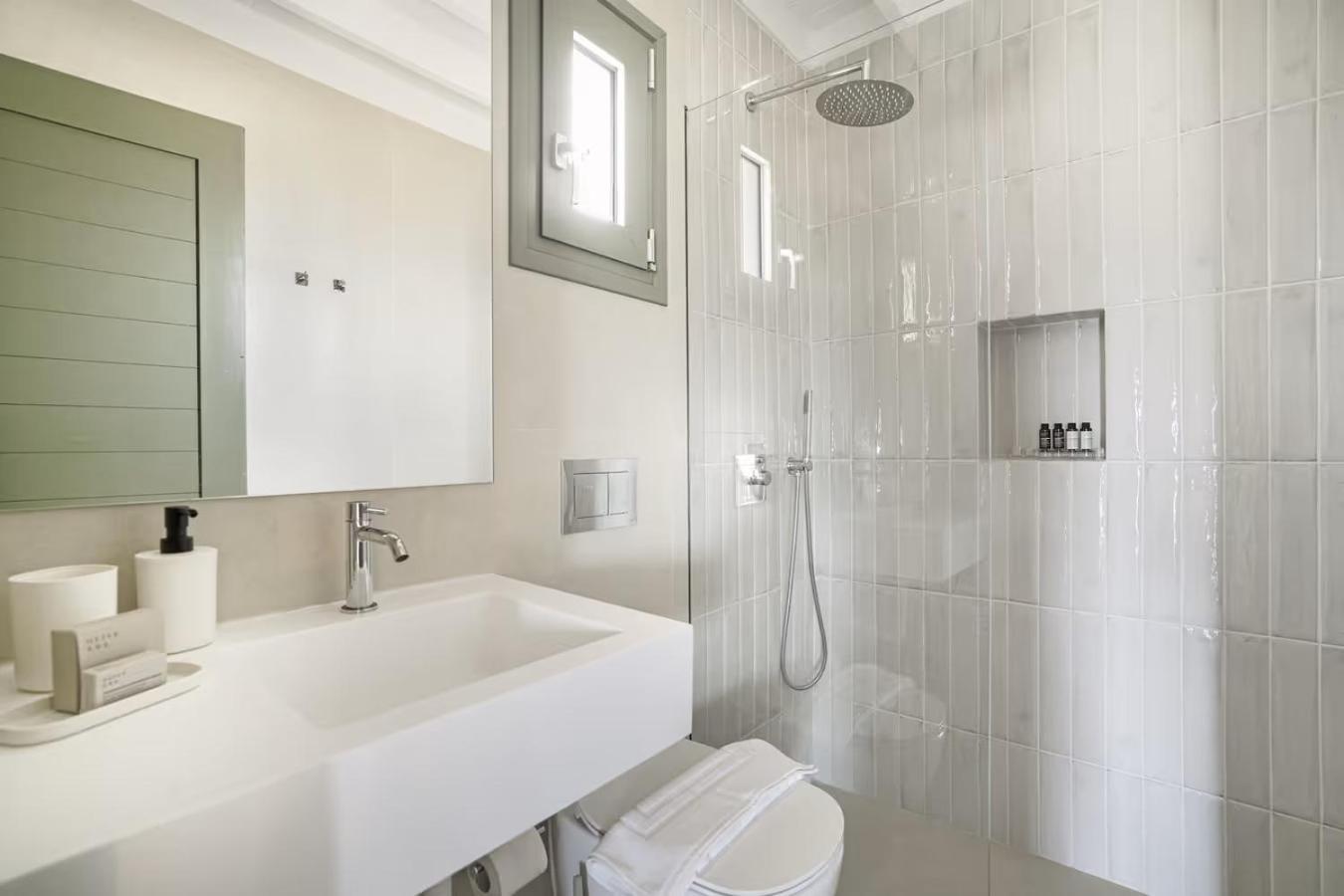 Niriides Resort Гитион Экстерьер фото