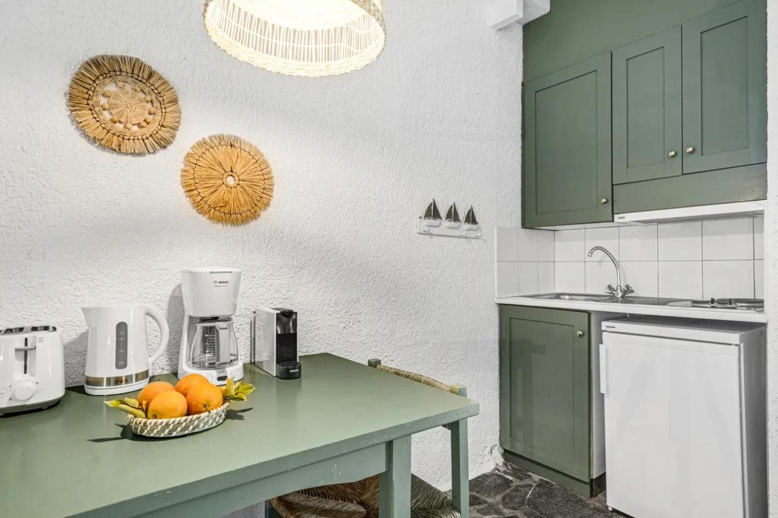 Niriides Resort Гитион Экстерьер фото
