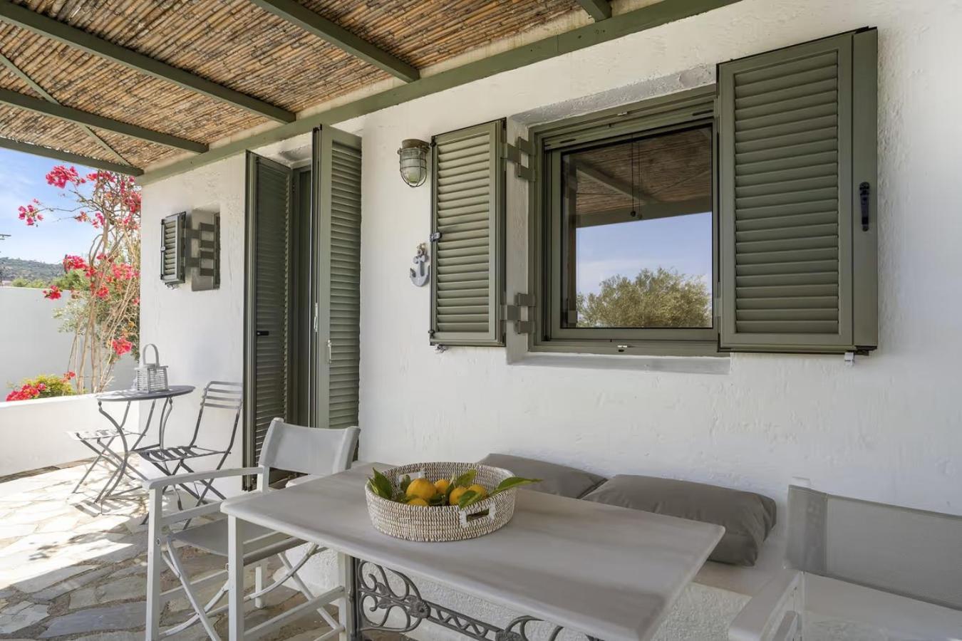Niriides Resort Гитион Экстерьер фото