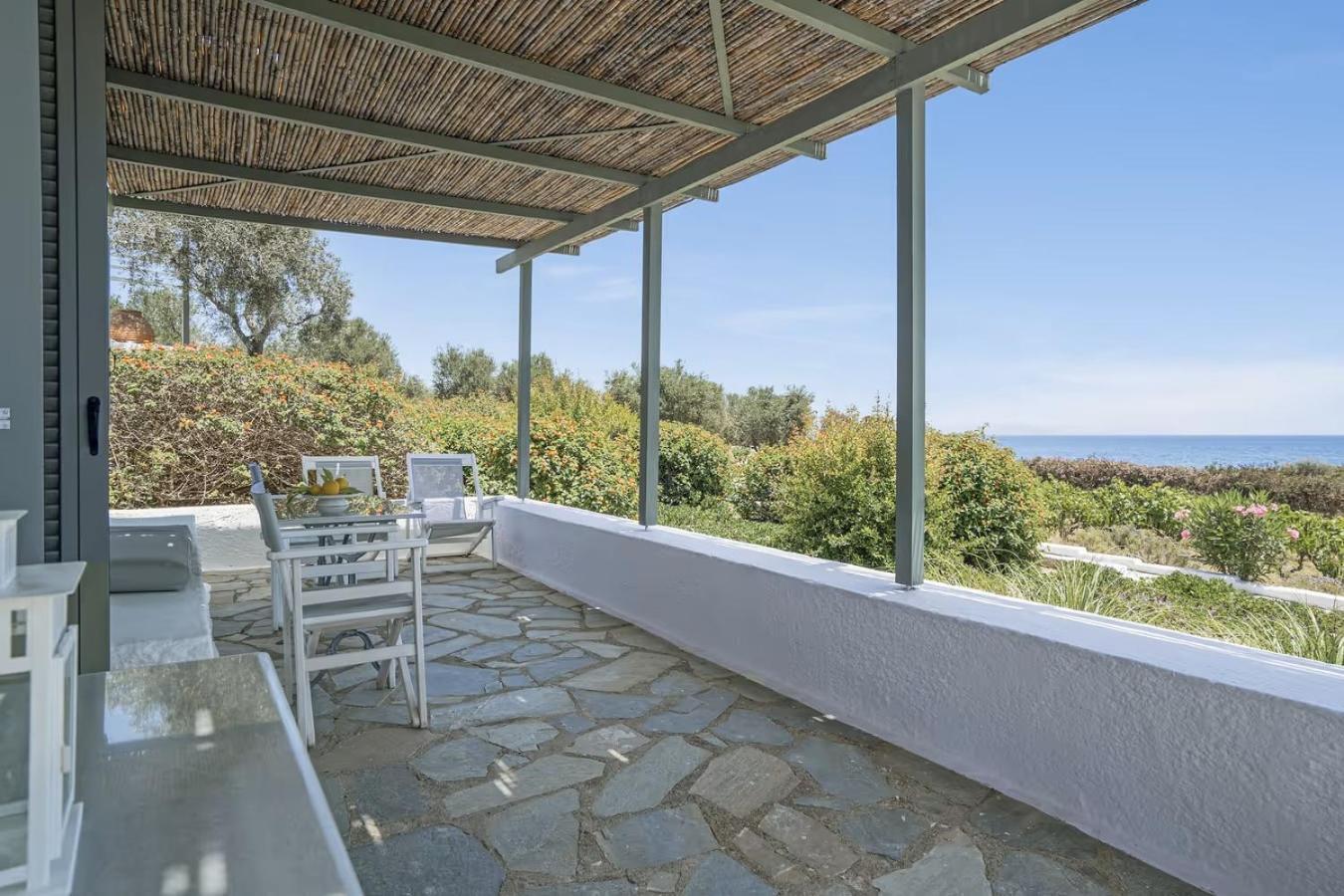 Niriides Resort Гитион Экстерьер фото