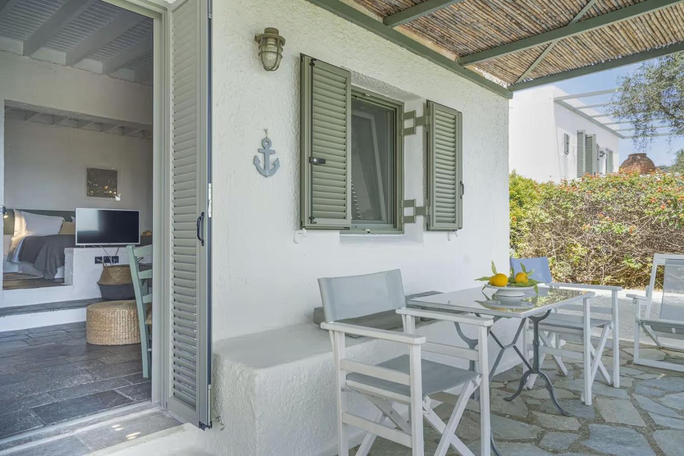 Niriides Resort Гитион Экстерьер фото